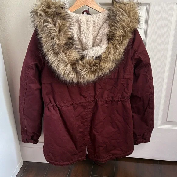 H&M Maroon Puffer Jacket with Faux Fur Hood - Picture 3 of 3